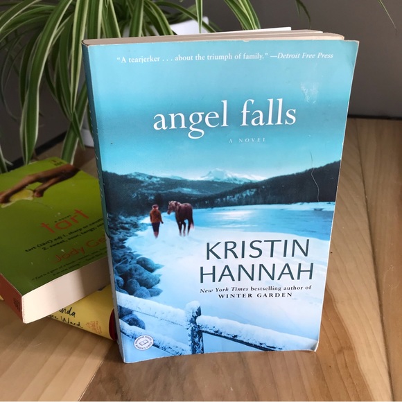 📚Three books! (Including 1 hardcover) - Picture 4 of 8